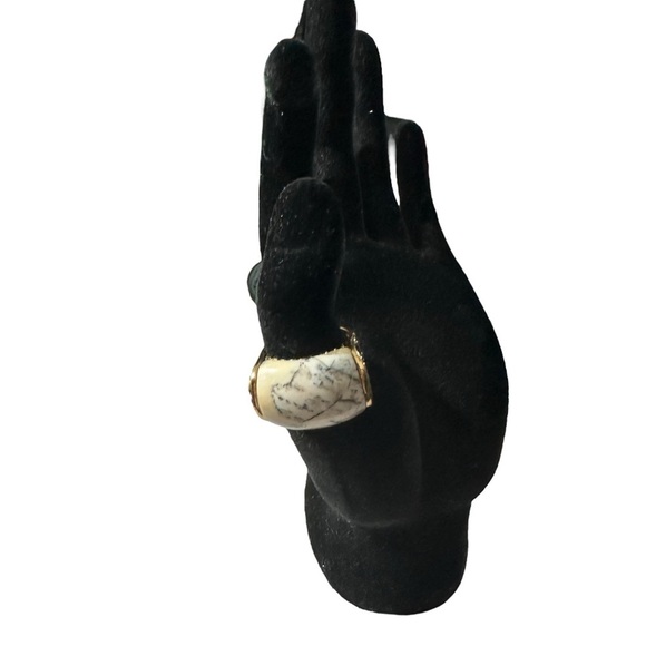 Barse Thailand Gold Tone Intricate Design White Howlite Stone Cocktail Ring Sz 8 - Picture 2 of 12